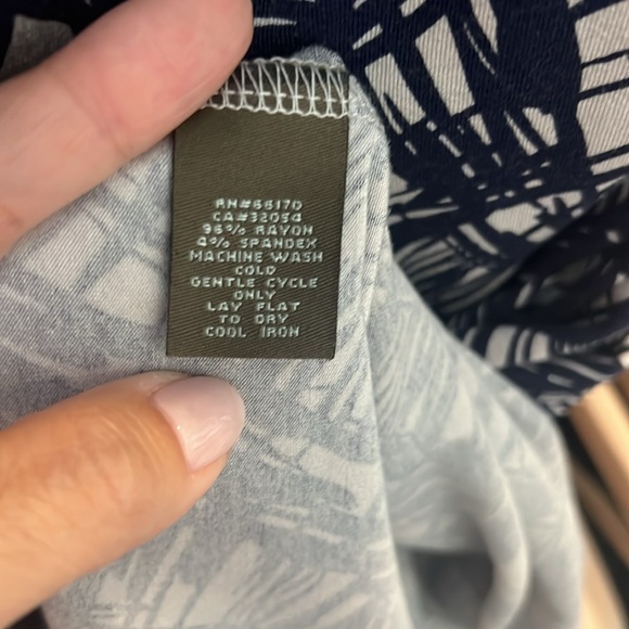 Fei by Anthropologie navy abstract print surplice dress. Size Medium. - Picture 7 of 7
